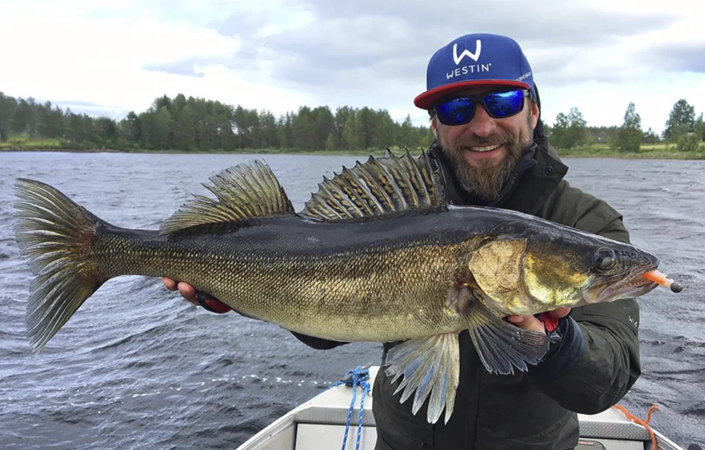 feel-nordic-fishing-nuas-lake-002