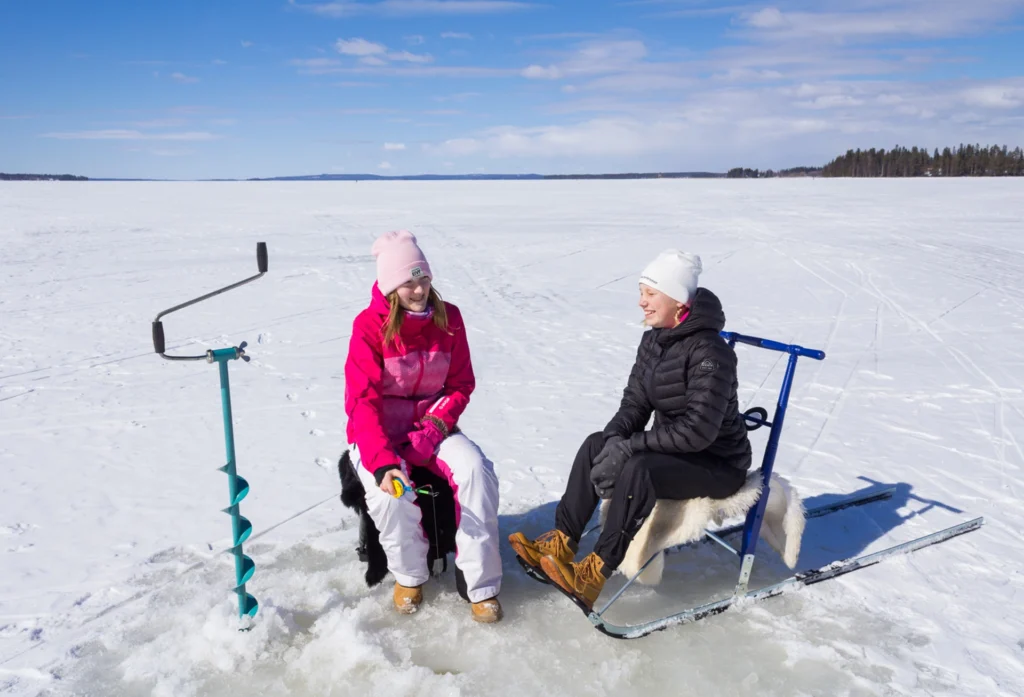 feel-nordic-ice-fishing-trip-001